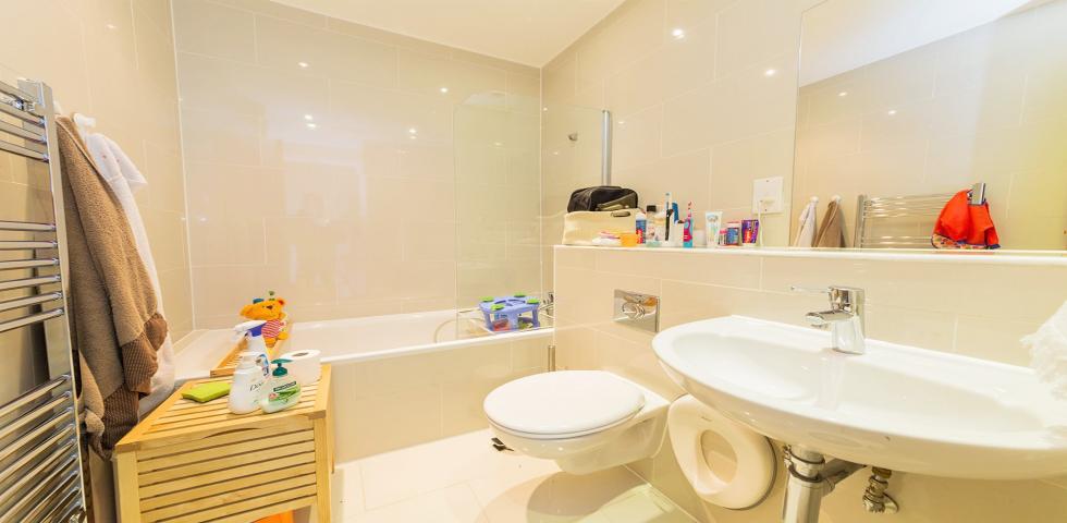 			2 Bedroom, 1 bath, 1 reception Apartment			 Broadhurst Gardens, WEST HAMPSTEAD